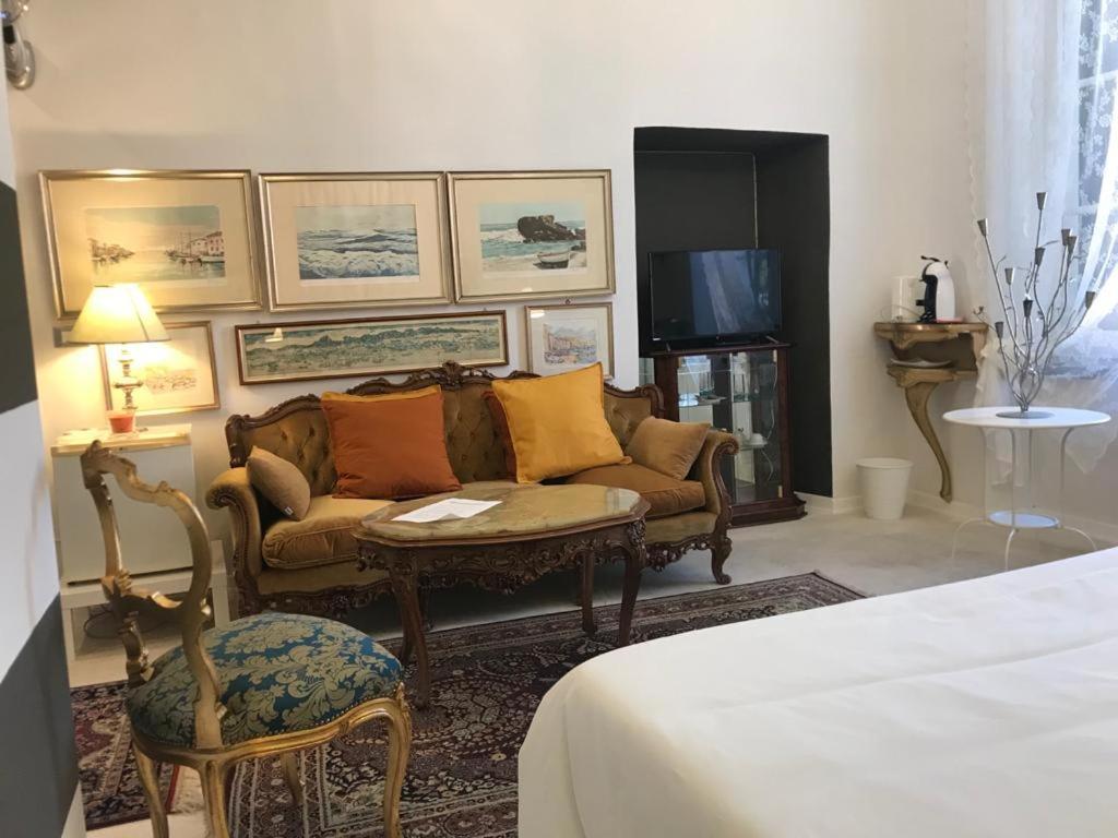 Hotel Sanctus Syrus 4 à Albenga Extérieur photo